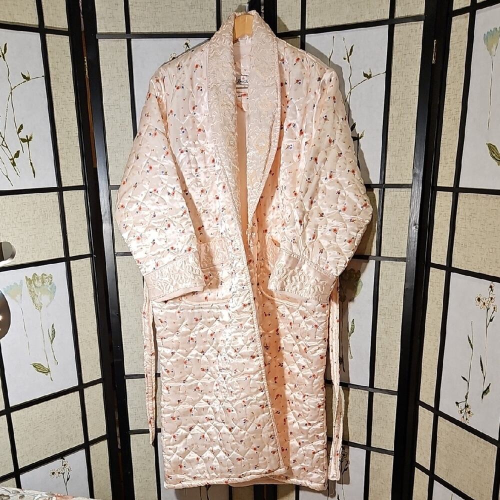 Elegant Pink Textured Robe with Shawl Collar